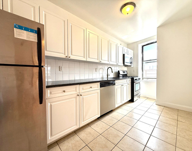 West 181st Street - Photo Thumbnail 2