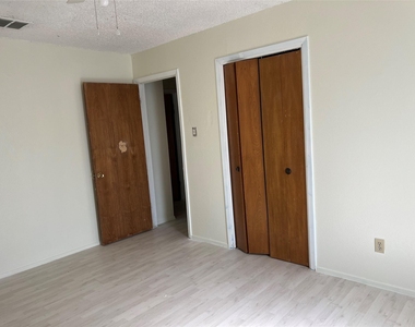 8423 Fathom Cir - Photo Thumbnail 4