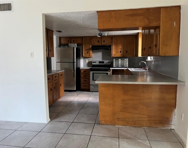 8423 Fathom Cir - Photo Thumbnail 2