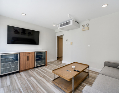 227 E Walton Place - Photo Thumbnail 16
