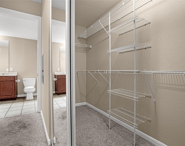 7575 Kirby Drive - Photo Thumbnail 24