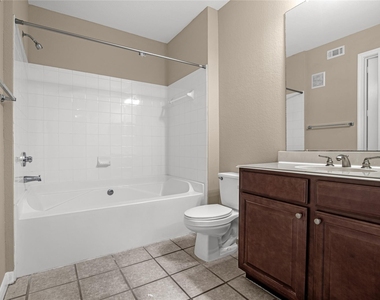 7575 Kirby Drive - Photo Thumbnail 31