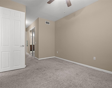 7575 Kirby Drive - Photo Thumbnail 22