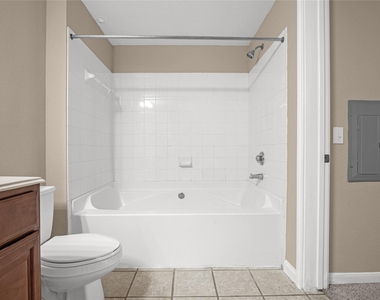 7575 Kirby Drive - Photo Thumbnail 27