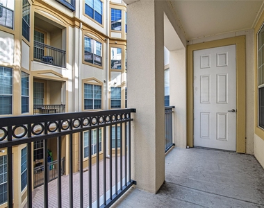7575 Kirby Drive - Photo Thumbnail 3