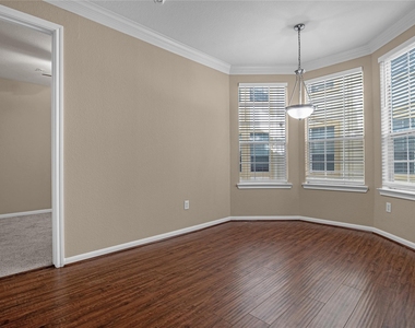7575 Kirby Drive - Photo Thumbnail 13