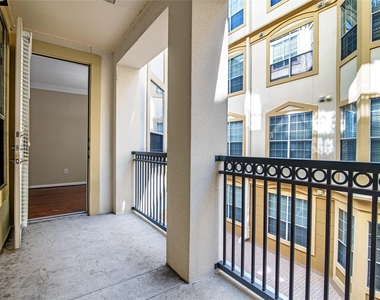 7575 Kirby Drive - Photo Thumbnail 4