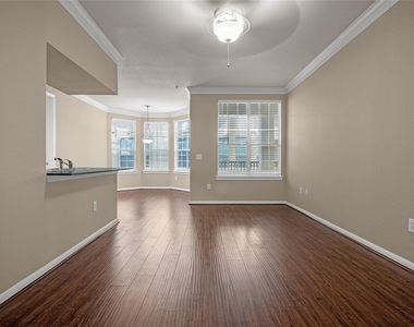 7575 Kirby Drive - Photo Thumbnail 7