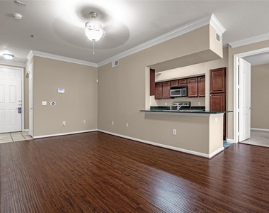 7575 Kirby Drive - Photo Thumbnail 11
