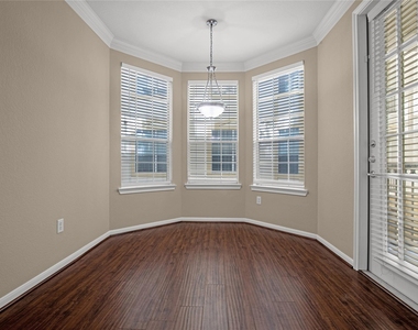 7575 Kirby Drive - Photo Thumbnail 14