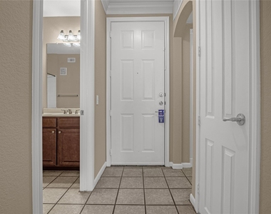 7575 Kirby Drive - Photo Thumbnail 5