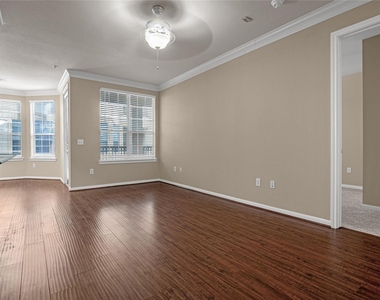 7575 Kirby Drive - Photo Thumbnail 9