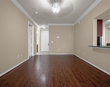 7575 Kirby Drive - Photo Thumbnail 12