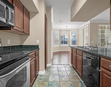 7575 Kirby Drive - Photo Thumbnail 19
