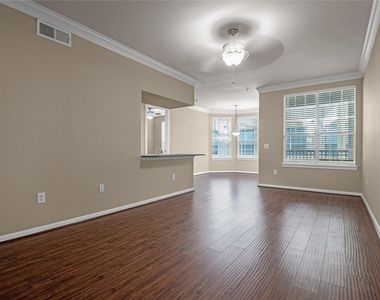 7575 Kirby Drive - Photo Thumbnail 8