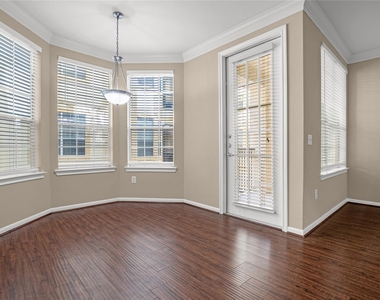 7575 Kirby Drive - Photo Thumbnail 15