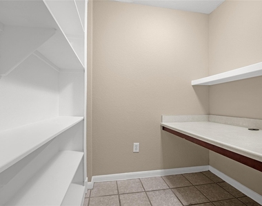 7575 Kirby Drive - Photo Thumbnail 6