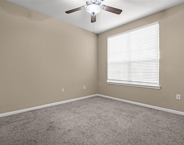 7575 Kirby Drive - Photo Thumbnail 21