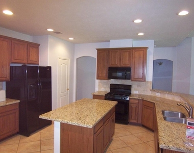 25910 N Lakefair Drive - Photo Thumbnail 5