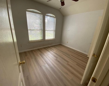 25910 N Lakefair Drive - Photo Thumbnail 16