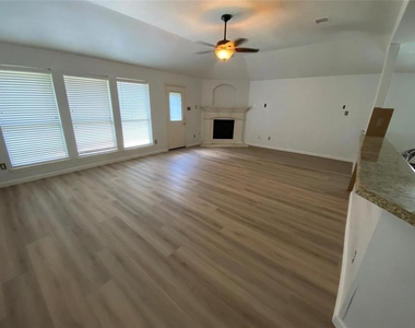 25910 N Lakefair Drive - Photo Thumbnail 4