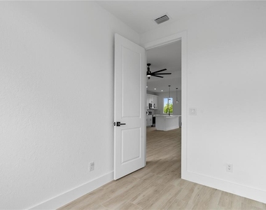 13438 Mcintosh Avenue - Photo Thumbnail 23