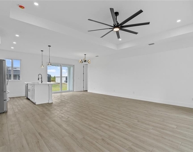 13438 Mcintosh Avenue - Photo Thumbnail 12