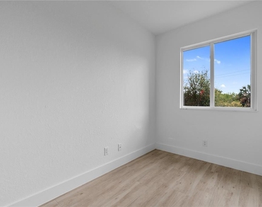 13438 Mcintosh Avenue - Photo Thumbnail 22