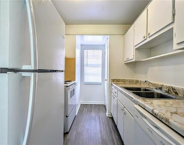 5957 Casa Del Rey Circle - Photo Thumbnail 1