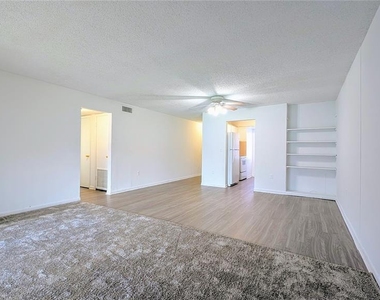 5957 Casa Del Rey Circle - Photo Thumbnail 3