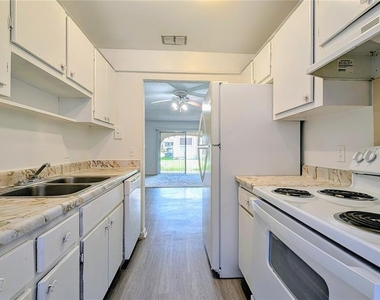 5957 Casa Del Rey Circle - Photo Thumbnail 2