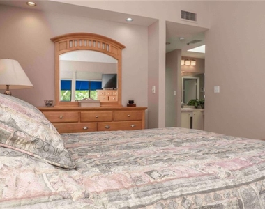 1922 Harbourside Drive - Photo Thumbnail 13