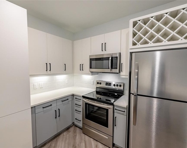 1420 Lakefront Drive - Photo Thumbnail 4