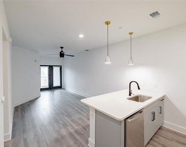 1420 Lakefront Drive - Photo Thumbnail 6