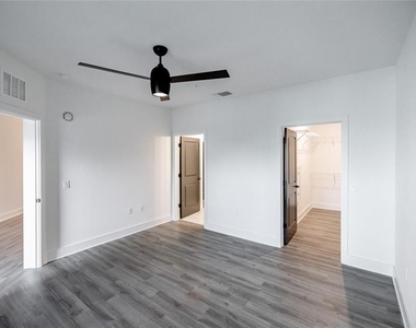 1420 Lakefront Drive - Photo Thumbnail 12