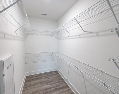 1420 Lakefront Drive - Photo Thumbnail 13