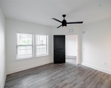 1420 Lakefront Drive - Photo Thumbnail 10