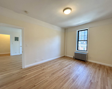 West 10th Street - Photo Thumbnail 4