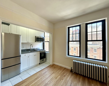 West 10th Street - Photo Thumbnail 2