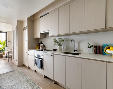 300 E 50th St - Photo Thumbnail 1