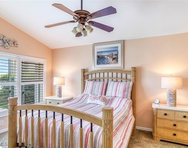 10025 Oakhurst Way - Photo Thumbnail 11