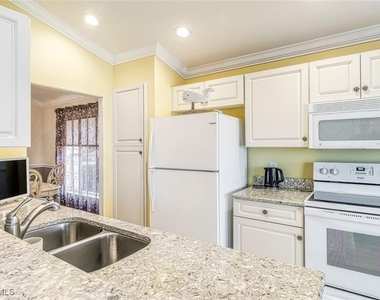 10025 Oakhurst Way - Photo Thumbnail 7