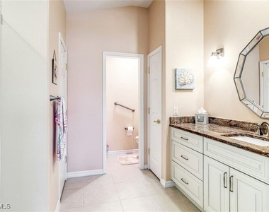 10025 Oakhurst Way - Photo Thumbnail 14