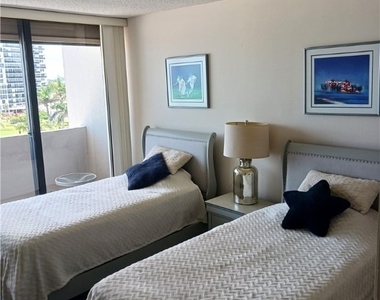 4005 Gulf Shore Boulevard N - Photo Thumbnail 12