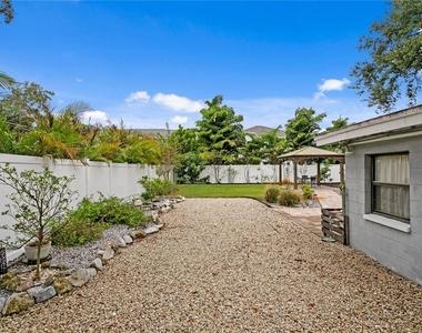 2407 S Lois Avenue - Photo Thumbnail 20