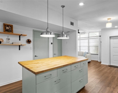 2407 S Lois Avenue - Photo Thumbnail 9