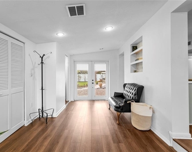 2407 S Lois Avenue - Photo Thumbnail 16