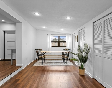 2407 S Lois Avenue - Photo Thumbnail 14