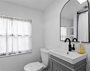 2407 S Lois Avenue - Photo Thumbnail 17
