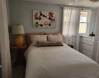 1370 Greenway Drive - Photo Thumbnail 6
